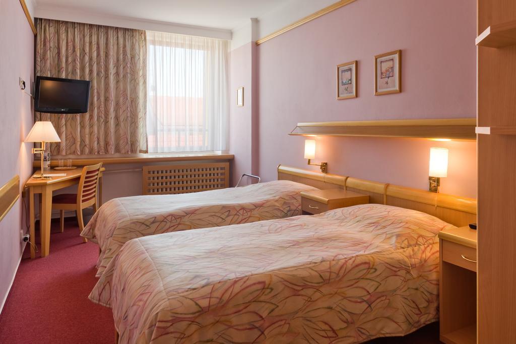 Hotel Akademie A Depandance Vila Jarmila Velké Bílovice Стая снимка