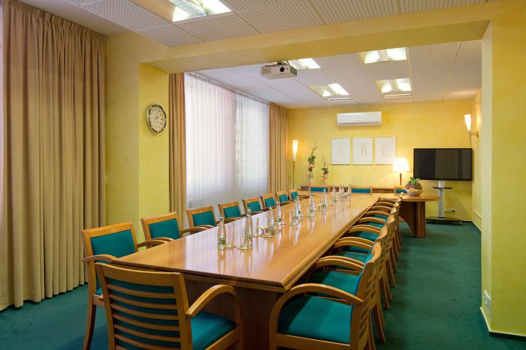 Hotel Akademie A Depandance Vila Jarmila Velké Bílovice Екстериор снимка