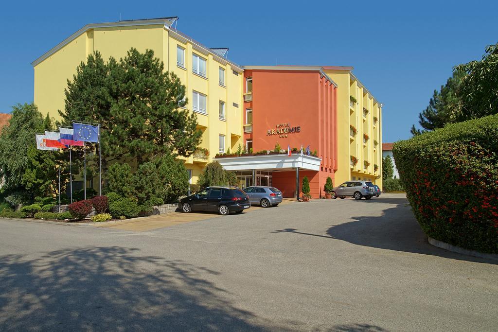 Hotel Akademie A Depandance Vila Jarmila Velké Bílovice Екстериор снимка